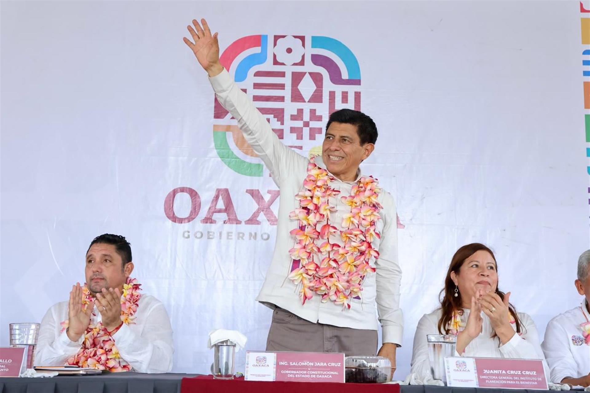 Duplica Gobernador Salomón Jara recursos para obra pública en Santo Domingo Ingenio